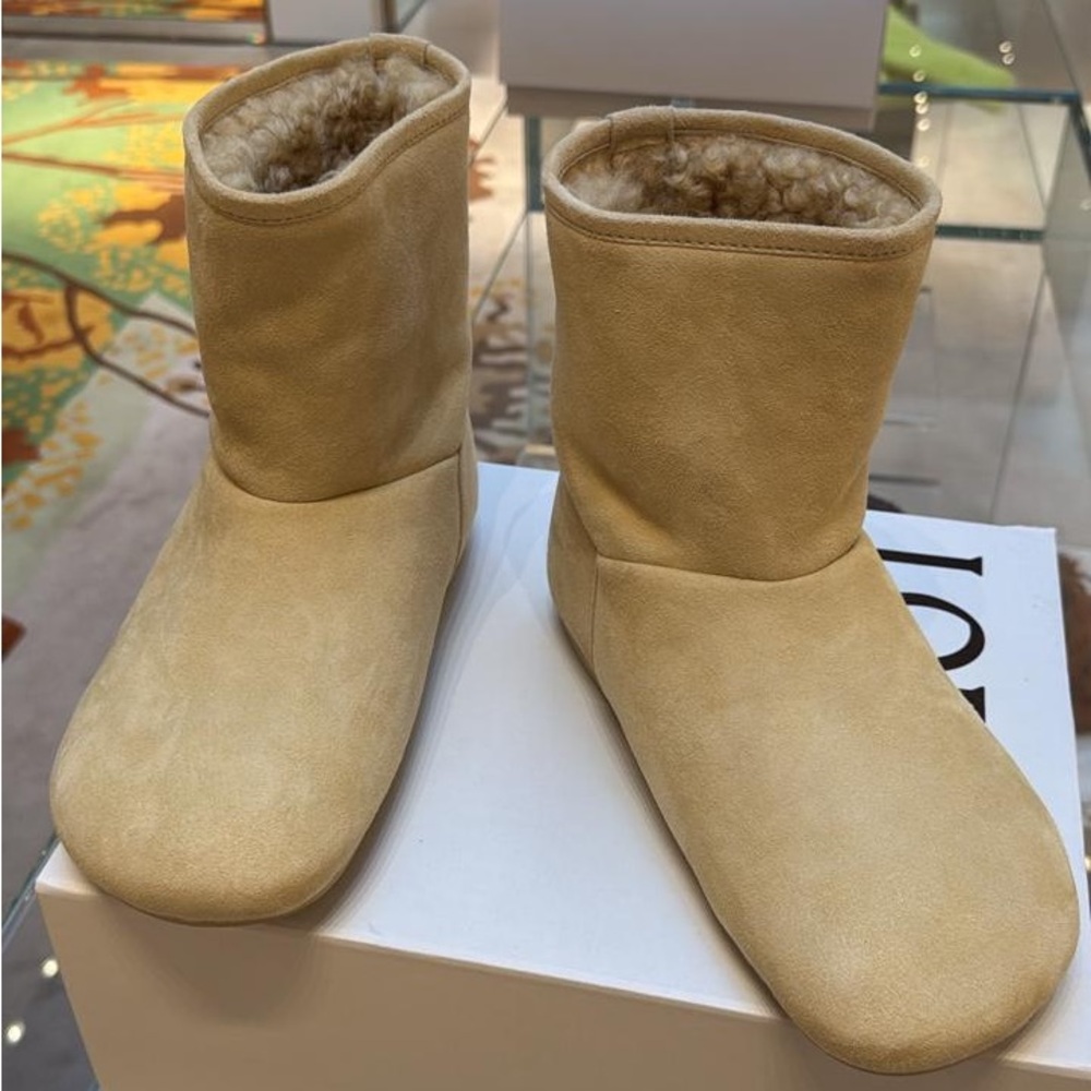 LOEWE Medium Concealer Beige Lambskin Lago Suede Boots size 40